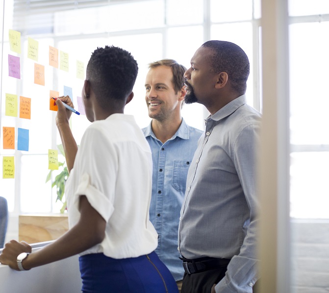 HR-team bespreekt RPO strategie om het recruitmentproces te optimaliseren.